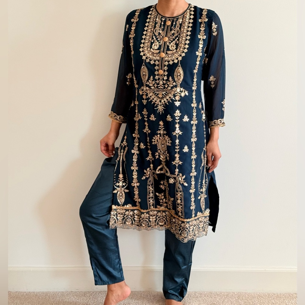 Elegant Emerald and Gold Embroidered Kurta and Pant - Picture 6 of 16